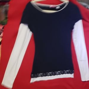 Vintage Outlooks- Fitted Scoopneck all cotton T-Shirt w Lace trim-med-pre-luved